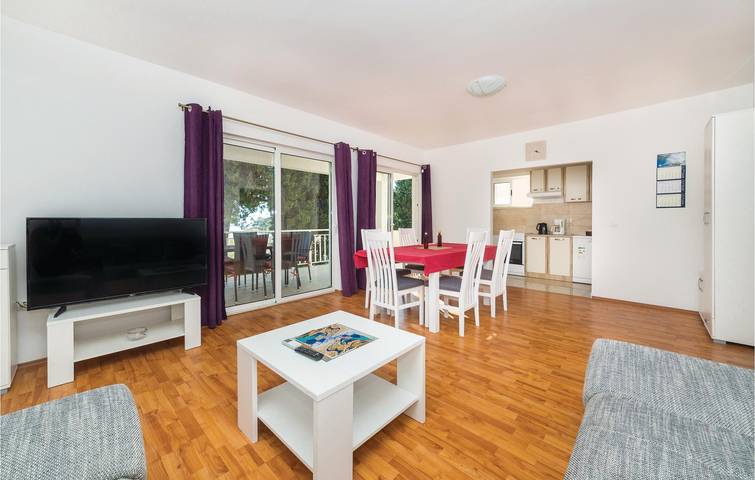 Ganze Ferienwohnung, Gemütliche 300 m zum Strand: Klimatisierte Wohnung mit Terrasse und Parkplatz in Blace, Dubrovnik-Neretva