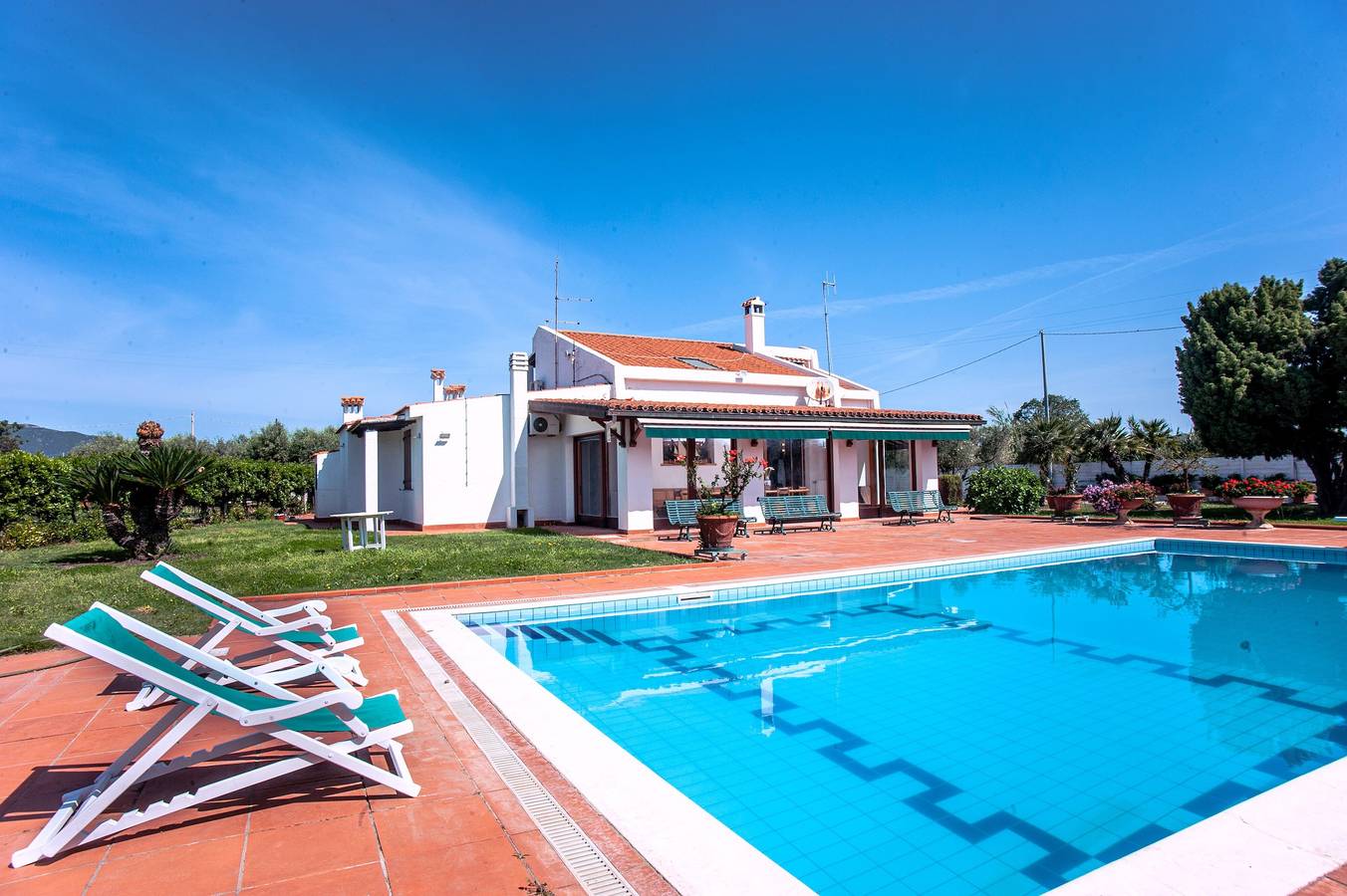 Villa Sole Pula vicino alla spiaggia con piscina, giardino e Wi-Fi in Pula Cagliari, Pula e dintorni