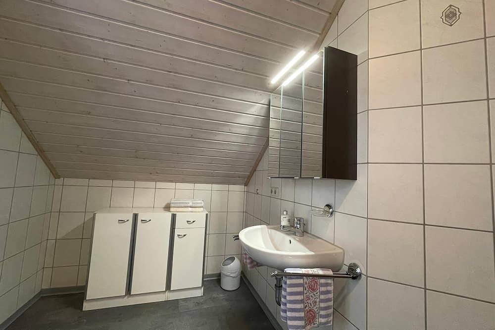 Ganze Wohnung, Familienfreundliche Ferienwohnung mit Blick über das Altmühltal in Riedenburg, Altmühltal