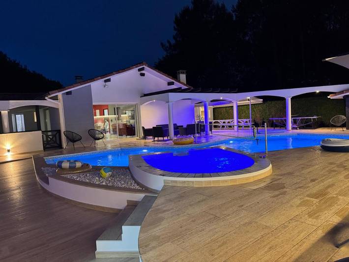 Location de vacances pour 10 personnes, avec piscine ainsi que jardin et jacuzzi à Narrosse - 2