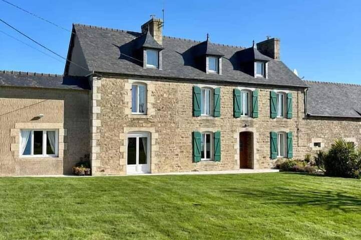 Gîte pour 7 personnes, avec jardin à Trédaniel