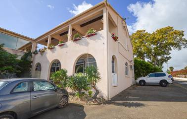 Cottage pour 4 personnes, avec terrasse et piscine à Cervione