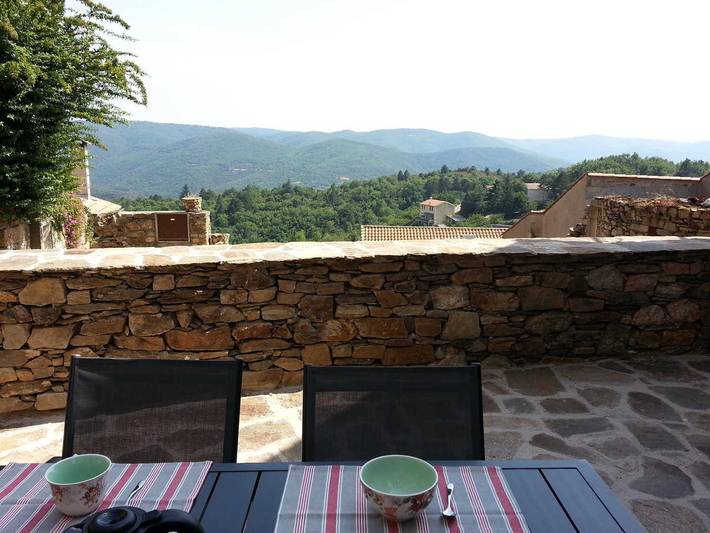 Gîte pour 3 personnes, avec terrasse à Saint-Vincent-d'Olargues