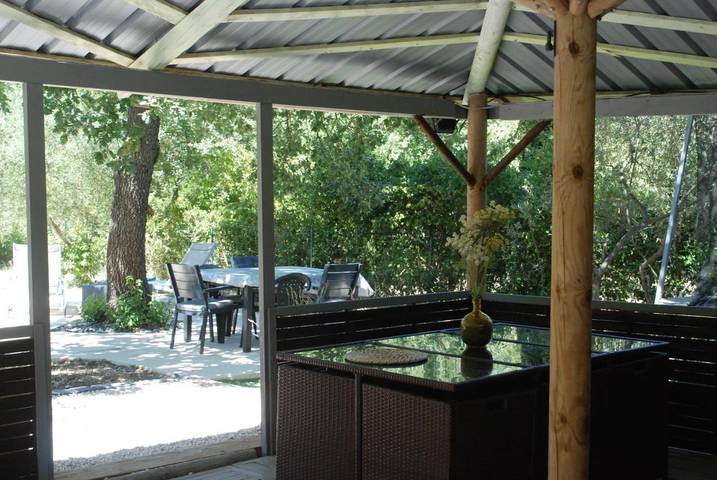 Gîte pour 6 personnes, avec Terrasse et Jardin ainsi que Piscine et Vue à Signes - 3