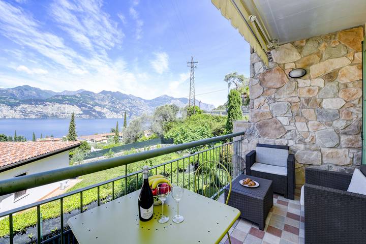 Vakantiewoning voor 4 personen, with Balkon and Terras as well as Uitzicht op het meer in Malcesine