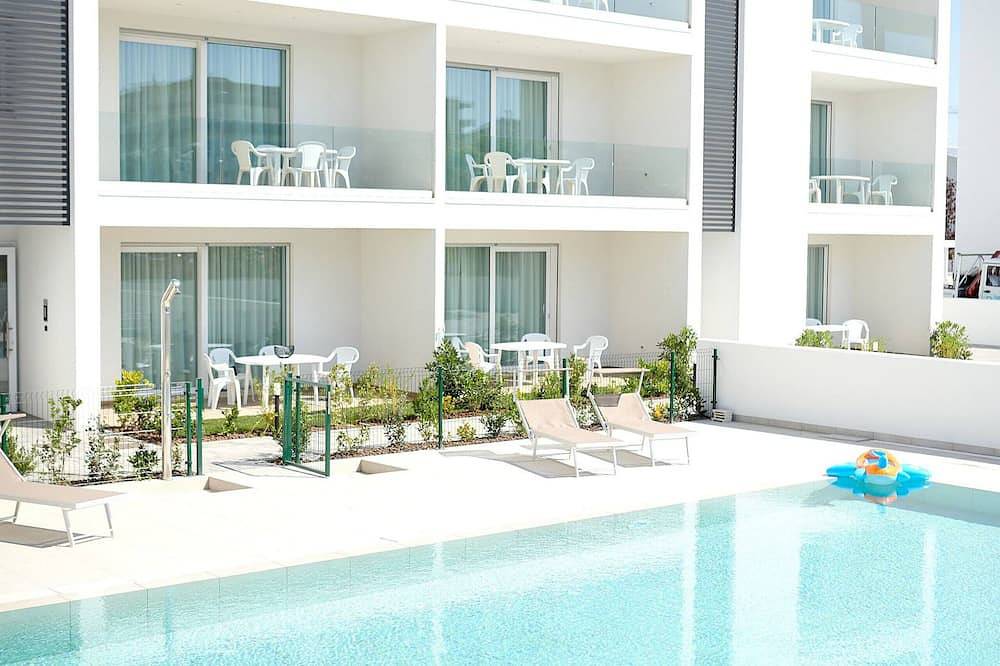 Entire apartment, West Village Appartamento - Nuovo con piscina in Lido di Jesolo, Jesolo
