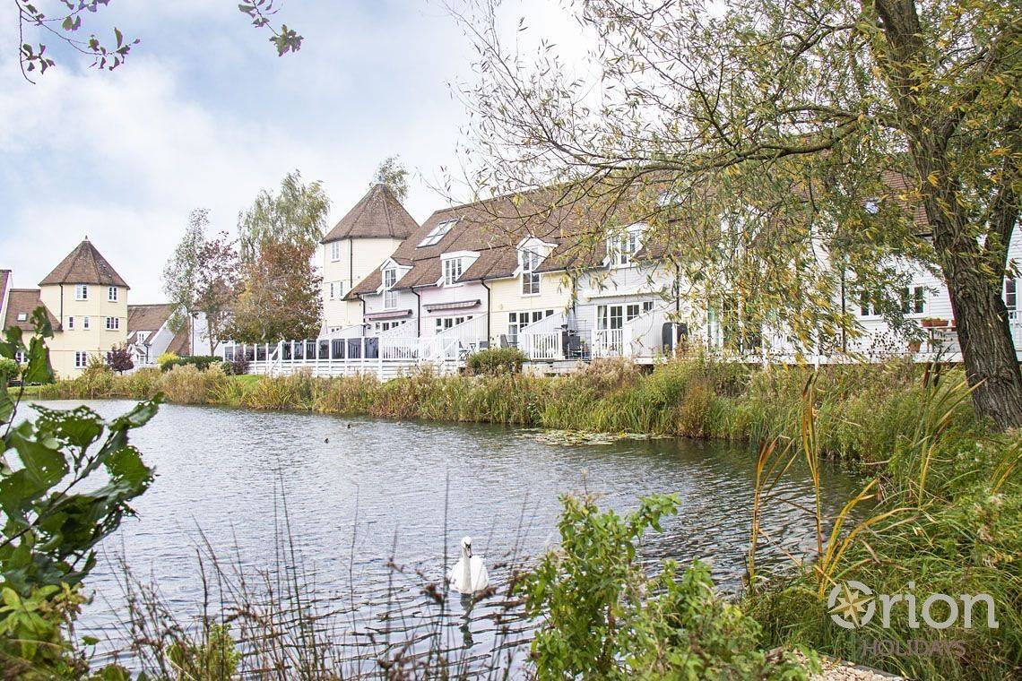 Isis Lakes 79, Reflections in Gloucestershire