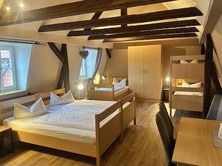 Ganze Ferienwohnung, Gasthof/ Gästehaus am Storchenturm - 5-Bett-Zimmer in Wartburg, Eisenach