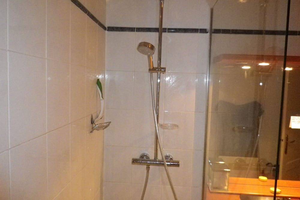 Apartamento entero, Frente al Palacio de Congresos, Ave des Ternes, Porte Maillot in París, Isla de Francia