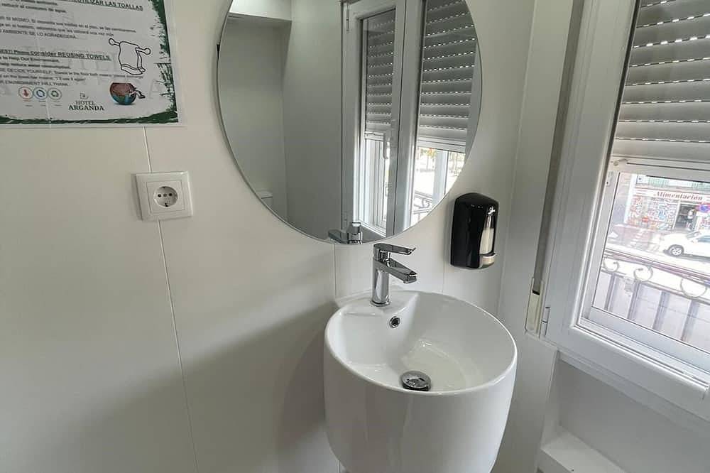 Estudio C. Matrimonial - Balcón - Mini Cocina - Bańo Privado in Arganda del Rey, La Alcarria