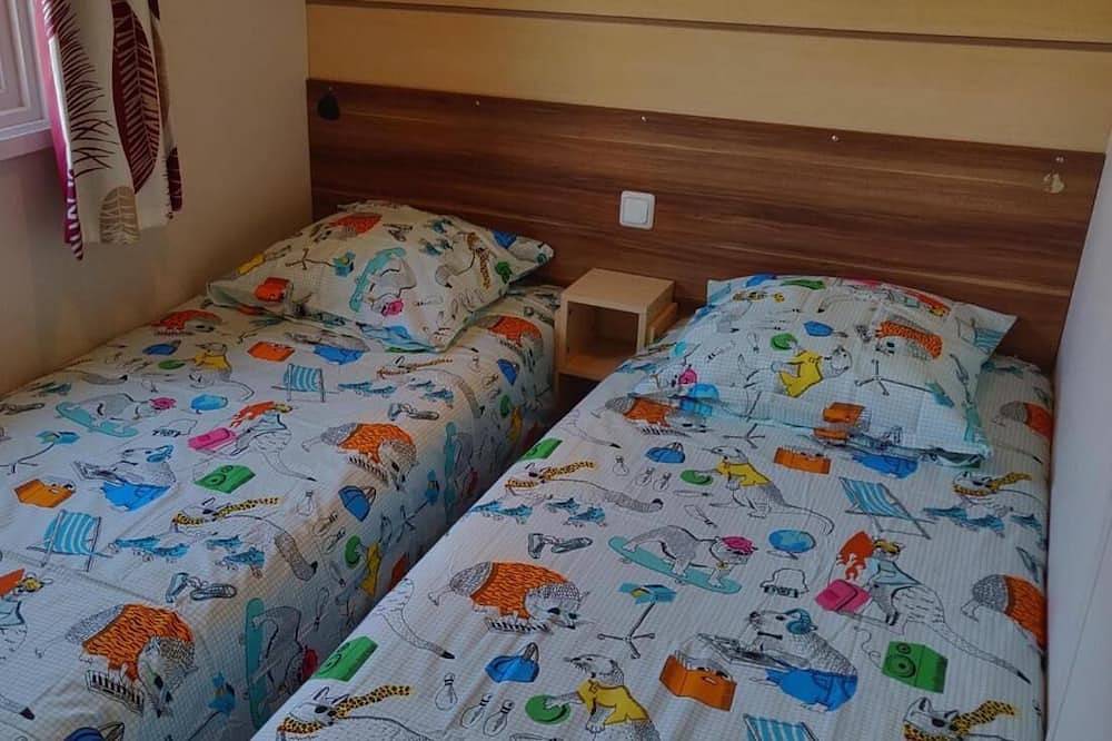 Grands Mobil homes 8 couchages clim en village vacances in Gastes, Côte d’Argent