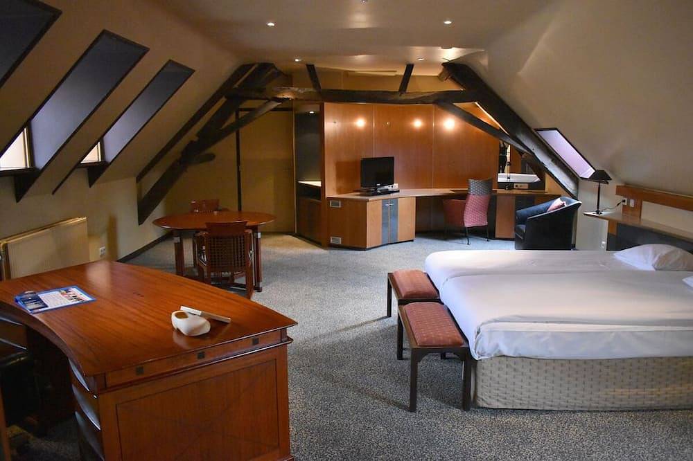 Serene Castle Retreat with Historic Ambiance | Garden Views Near GaiaZOO in Kerkrade, Parkstad Limburg