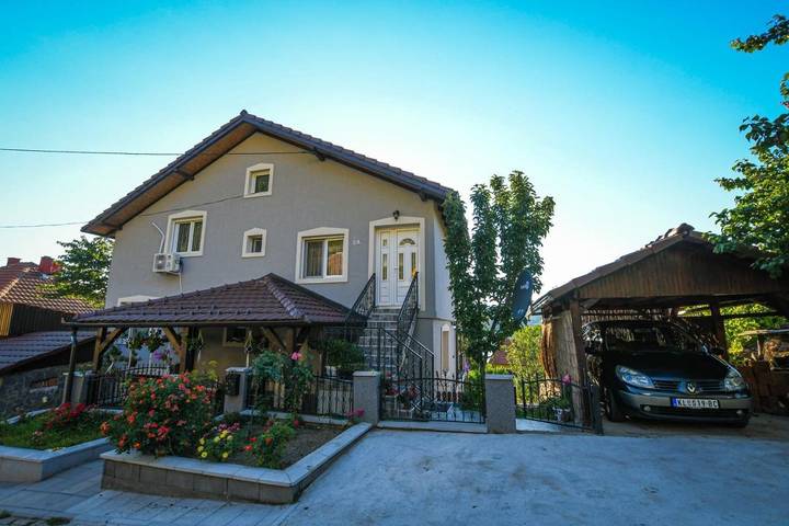 Location de vacances pour 6 personnes, avec balcon ainsi que vue sur le lac et vue à Kladovo - 2