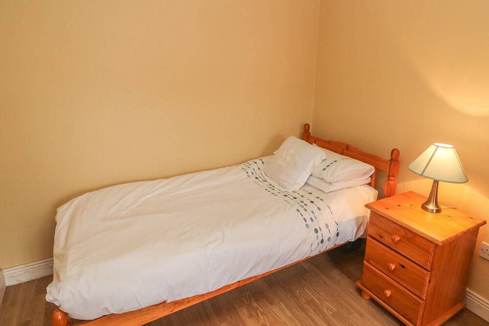Nana'S House, pet friendly, with open fire in Allihies, County Cork in County Cork