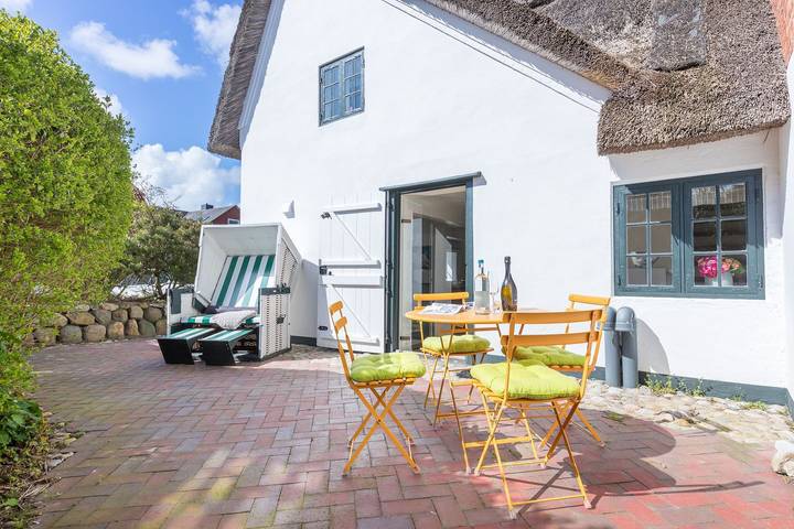 Historisches Reetdach-Hausteil mit ca. 85 m² Nutzfläche im Erd- und Obergeschoß in Tinnum, Sylt (Gemeinde)
