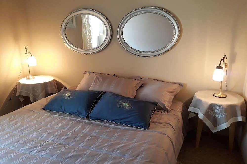 Ganze Wohnung, Appartement 2 Chambres Dans Mas Xviiie - Vaste Parc Arboré Avec Piscine in Robion, Regionaler Naturpark Luberon