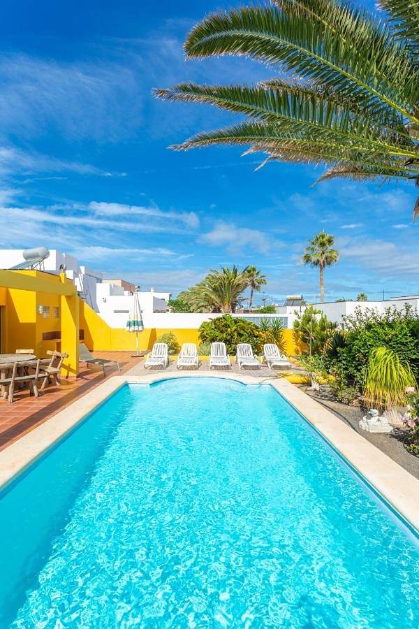 Chalet para 14 personas, con vistas además de piscina y jardín, Se admiten mascotas en Fuerteventura - 3