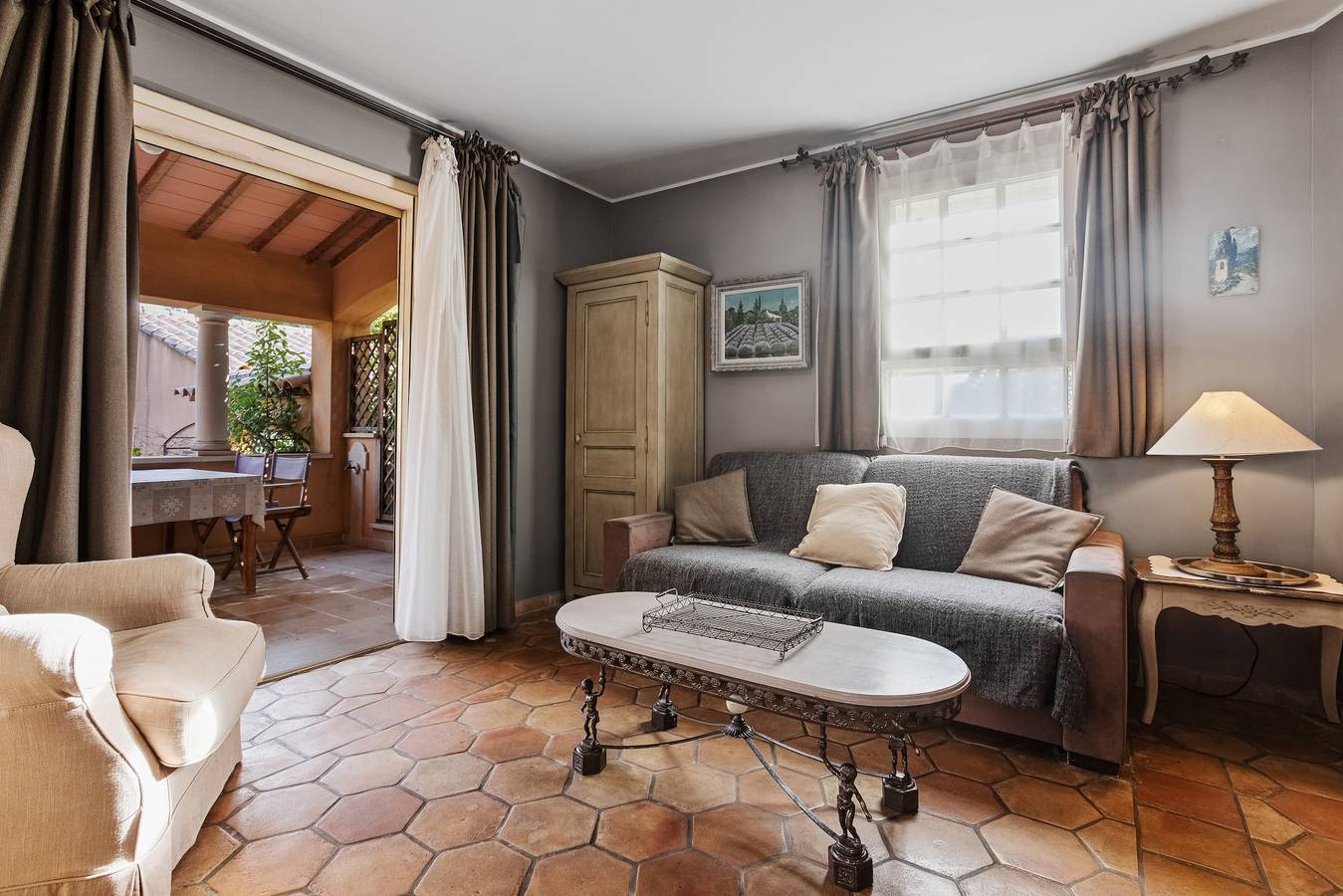 Appartement entier, Le Mas des Bouteillans « Le Patio » avec vue mer, Wi-Fi et climatisation in La Cadière-d'Azur, Côte méditerranéenne (France)