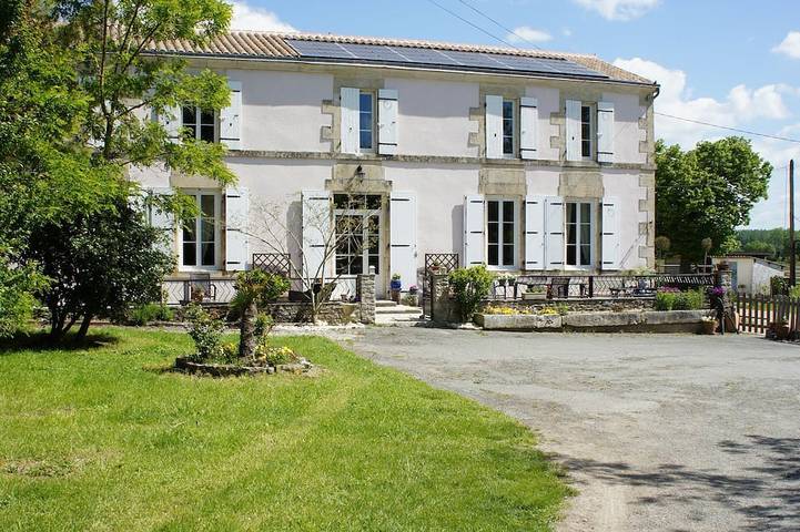 Location de vacances pour 12 personnes à Saint-Saturnin-du-Bois