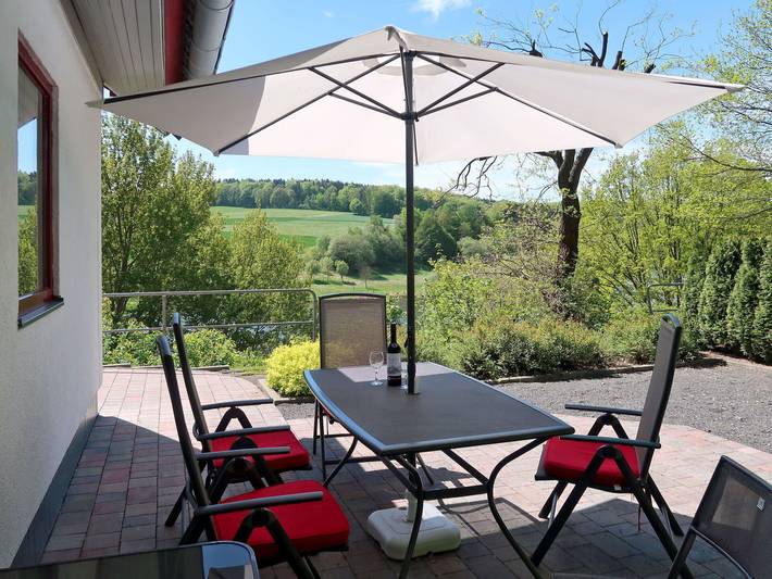 Ferienhaus für 6 Personen, mit Balkon und Terrasse sowie Garten und Seeblick in Hessisches Bergland