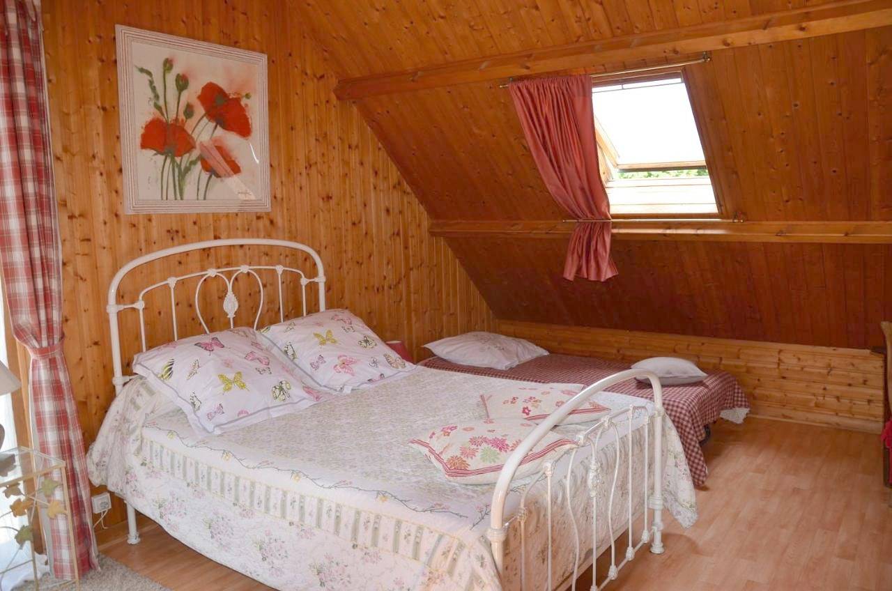 Family Room with Private Bathroom in Crouay, Région de Bayeux