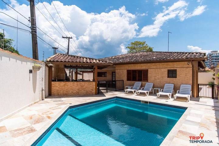 Casas e apartamentos de temporada para 20 pessoas, com piscina e terraço em Praia Grande Ubatuba