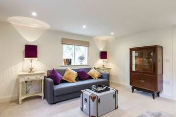 Cottage for 14 People in Dorney, Buckinghamshire, Photo 4