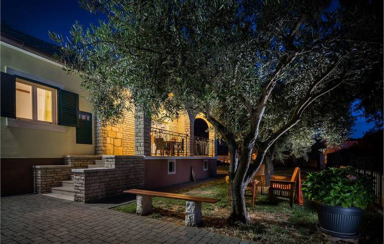 Ferienhaus für 8 Personen, mit Terrasse in Privlaka