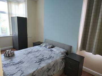Holiday Rental for 6 People in Stoke-on-Trent, West Midlands, Photo 2