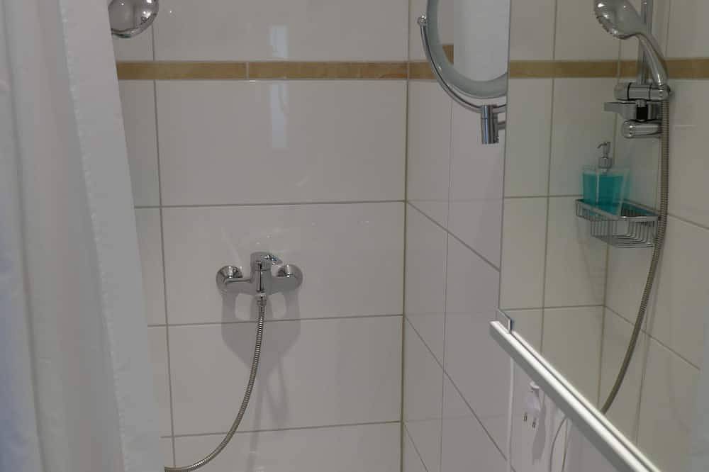 Ganze Wohnung, Super * * * * * Apartment at the main station with terrace, Wifi, washing machine. in Moabit Berlin, Berlin