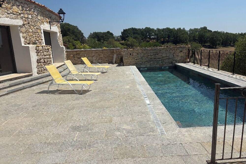 Appartement entier, Duplex T1, dans une ancienne commanderie Templière du Verdon à Regusse in Régusse, Région de Brignoles