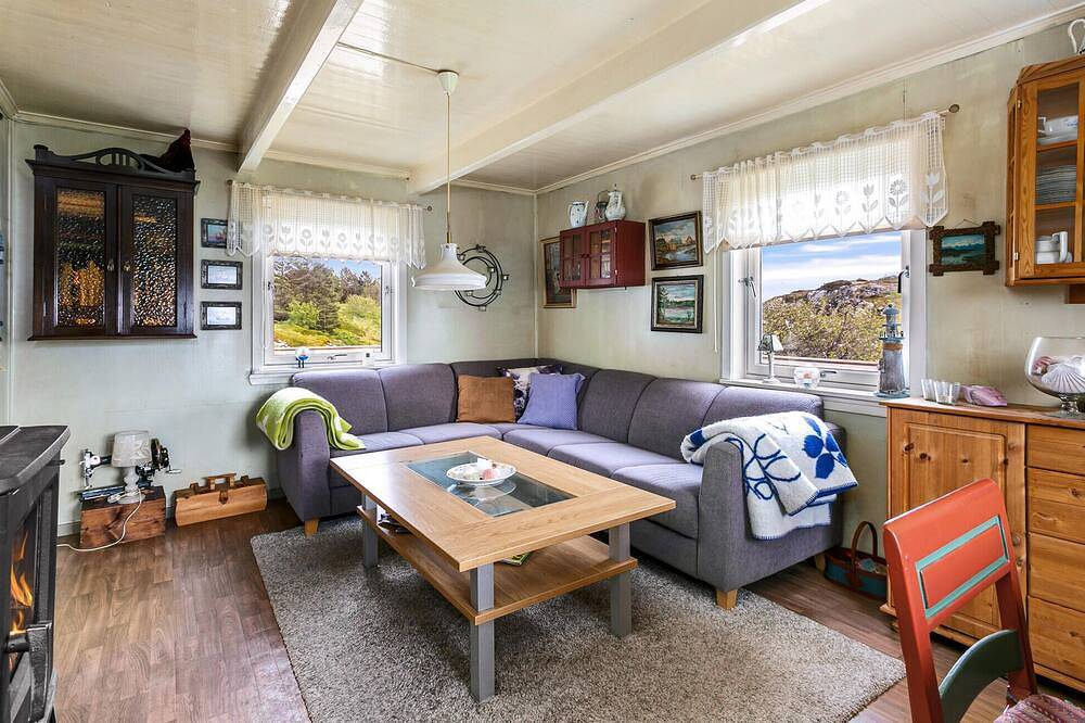 Cozy home in Norddyrøy with kitchen in Frøya