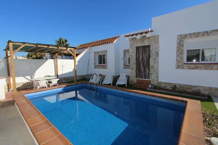 Chalet para 4 personas, con jardín además de terraza y vistas, Se admiten mascotas en Delta del Ebro - 4