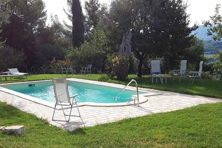Location de vacances pour 8 personnes, avec Jacuzzi et Jardin à Poggio Mirteto
