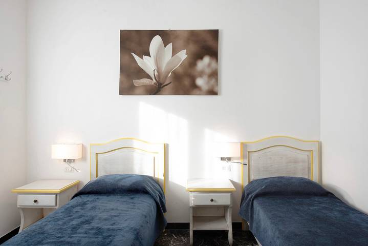 Ganze Wohnung, Apartment 'Il Gabbiano' mit privater Terrasse in Spiaggia libera attrezzata Le vele, Albissola Marina
