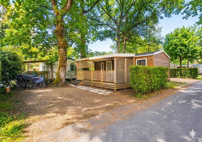 Camping pour 6 personnes, avec jardin ainsi que sauna et piscine