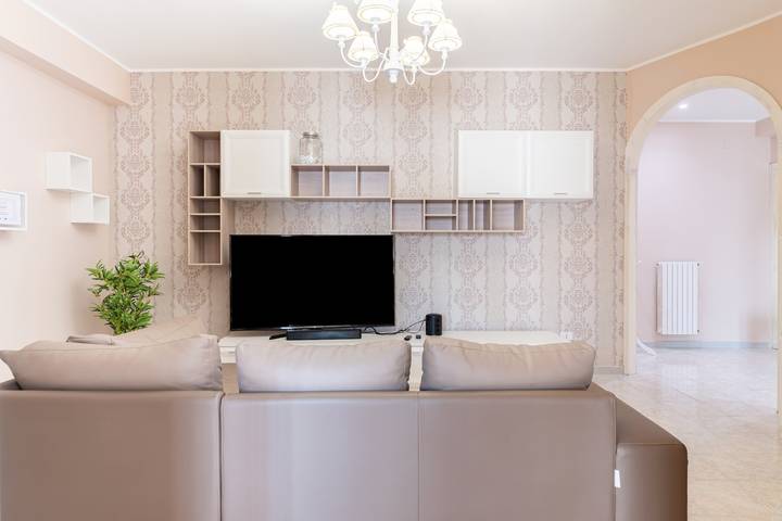 Entire apartment, Apartment 'Casa Vacanze Francesco' with Balcony, Wi-Fi and Air Conditioning in Pulsano, Gulf of Taranto