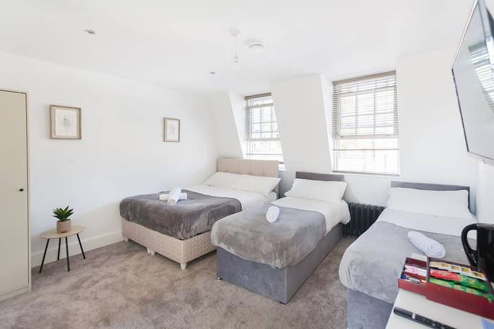 Bed and breakfast for 4 people in London