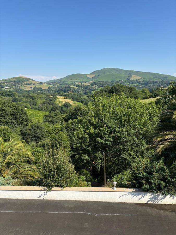 Maison d’hôte pour 4 personnes, avec Terrasse et Jardin ainsi que Piscine et Vue