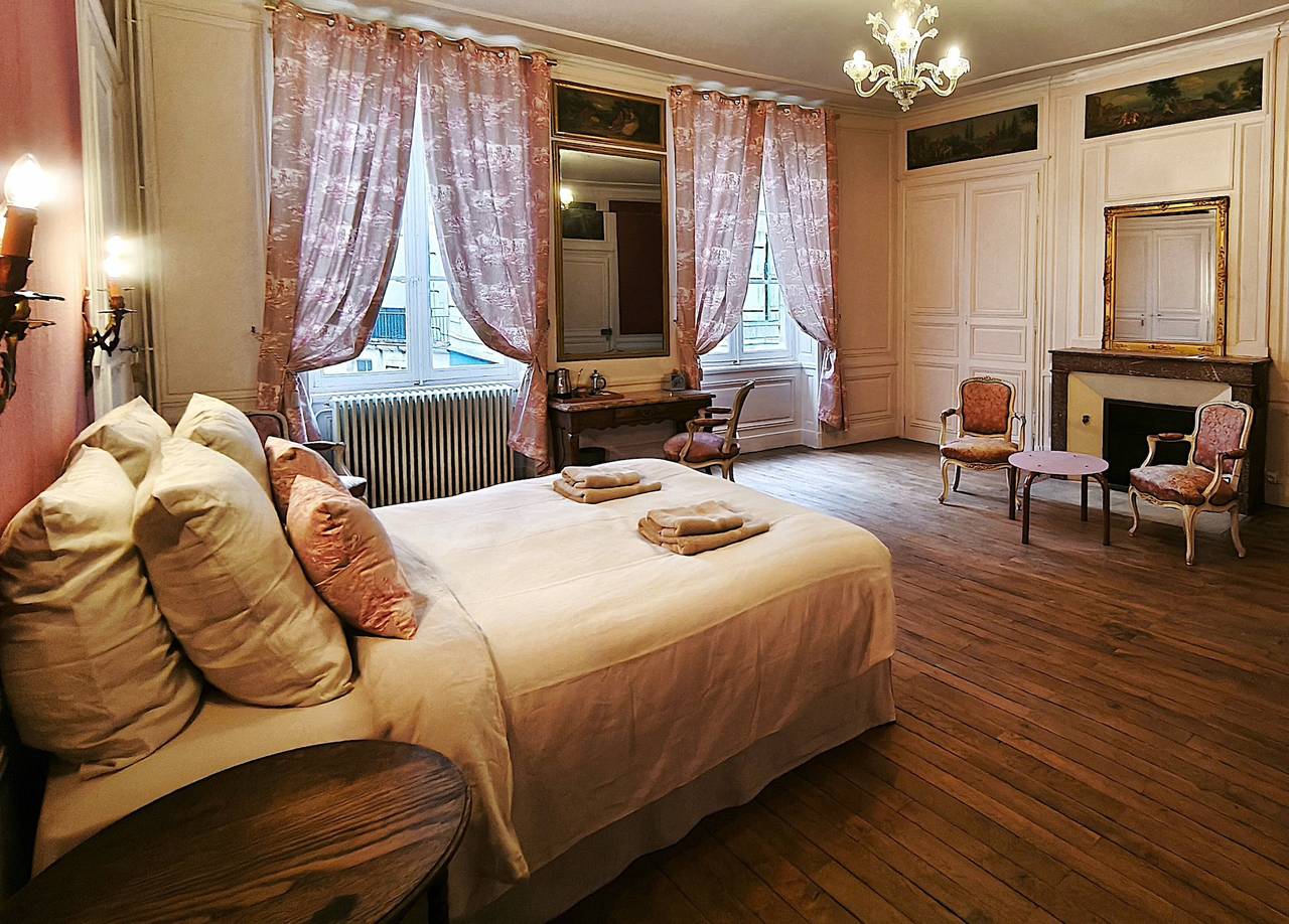 Gästezimmer „Chez Diane - Aphrodite“ – Junior Suite Signature in Saint-Amand-Montrond