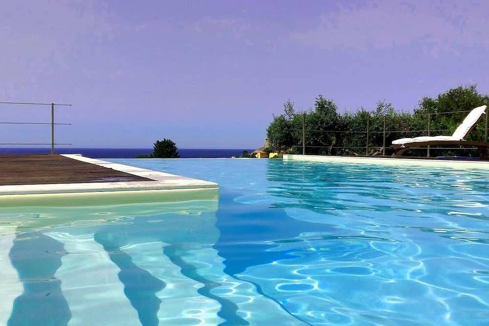 Frei stehende Villa zwischen Trapani und San Vito Lo Capo, mit Pool und Meerblick in Sant'Andrea Bonagia, Valderice