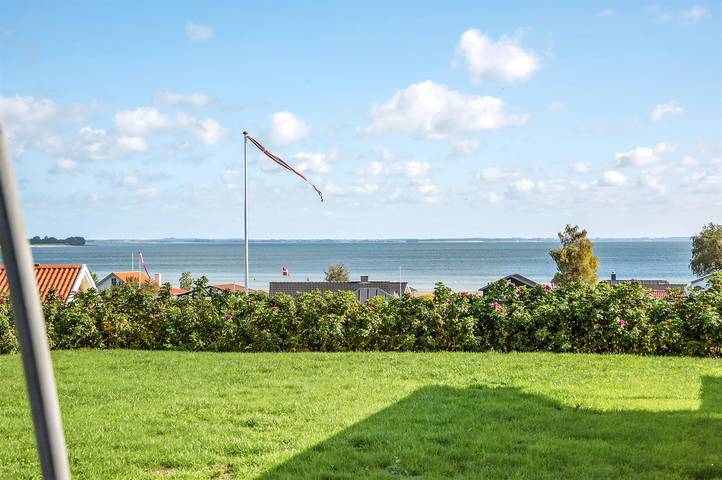 Ferienhaus für 6 Personen, mit Whirlpool und Terrasse sowie Garten und Sauna in Grønninghoved Strand