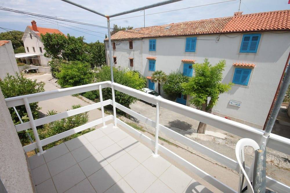 Ganze Wohnung, 1-Zimmer-Ferienwohnung mit Terrasse und Meerblick Nerezine, Losinj (A-3479-a) in Nerezine, Lošinj