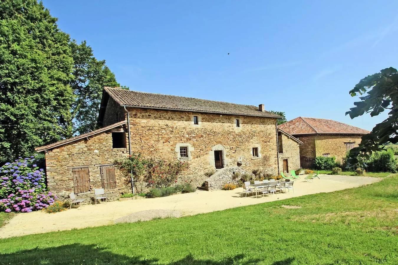 Gîte pour 10 Personnes dans Champagnac-la-Rivière, Région de Rochechouart