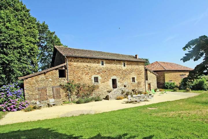 Gîte pour 10 personnes, avec piscine et jardin