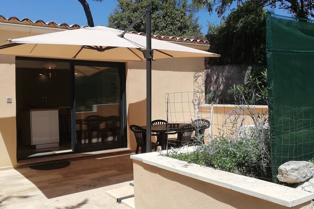 Comfortable independent cottage in Rognes, Région d'Aix-en-Provence