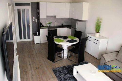 Ferienwohnung für 4 Personen, mit Pool und Balkon sowie Seeblick und Ausblick, kinderfreundlich in Siofok