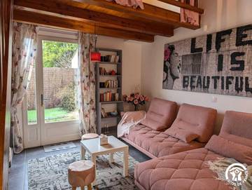 Gîte pour 5 personnes, avec terrasse ainsi que piscine et jardin à Lézignan-la-Cèbe