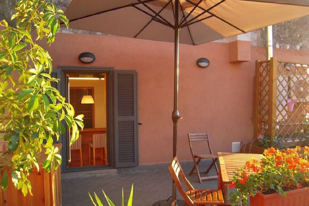 Apartamento entero, Ático en el centro de Ariccia, cerca de Roma, con una terraza panorámica in Ariccia, Castelli Romani