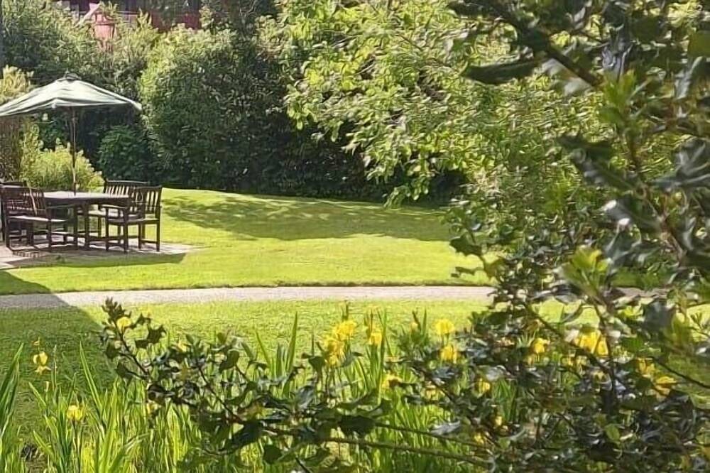 Woodpeckers, a comfortable modern house, set in beautiful, tranquil gardens. in Cornualles